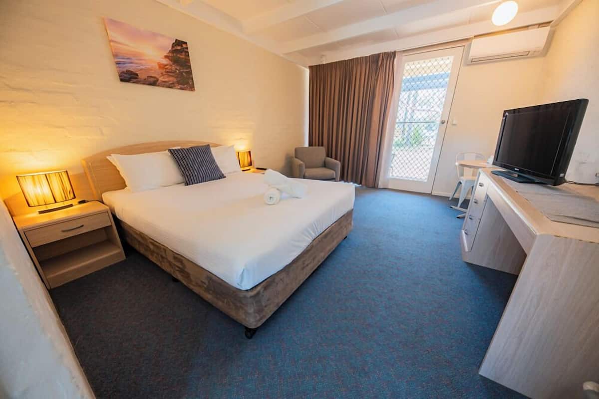 Deluxe Queen Room