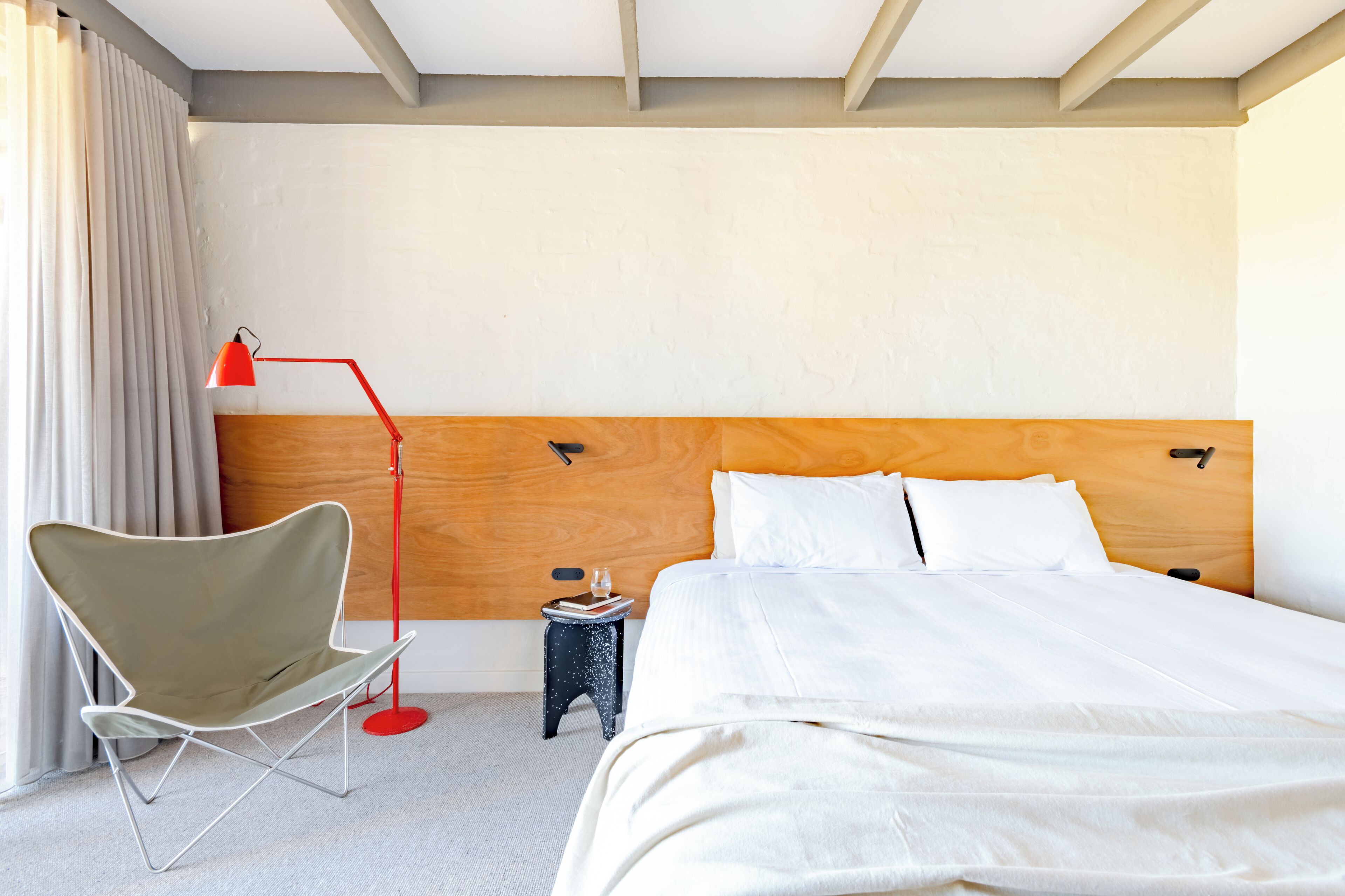 King Courtyard Superior Room | Strykejern/-brett, wi-fi (inkludert) og sengetøy