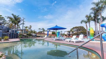 3 piscinas externas, guarda-sóis, espreguiçadeiras