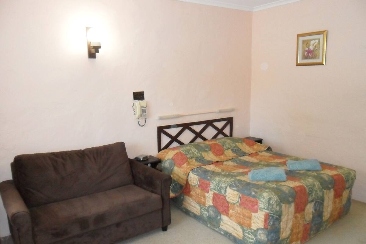 Iron/ironing board, cribs (surcharge), WiFi (free)