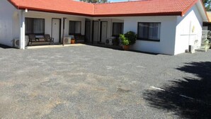 Front of property - El Mexicali Motel (Parkes)