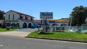 Front of property - El Mexicali Motel (Parkes)