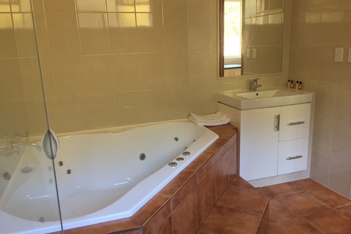 Standard Süit, Birden Çok Yatak Odası, Sigara İçilmez, Mutfak (Tower) | Banyo | Ayrı küvet ve duş, ücretsiz banyo/kozmetik ürünleri, havlu