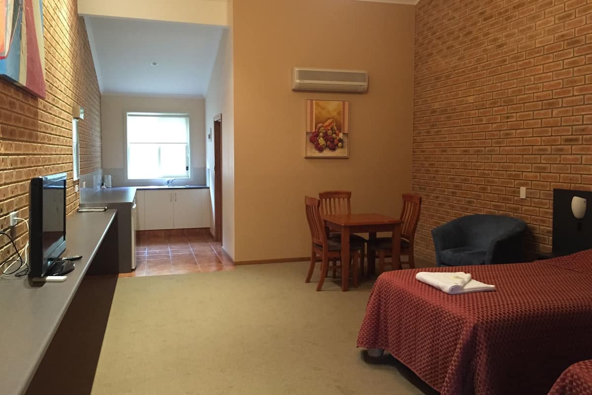 Standard Stüdyo, Sigara İçilmez, Küçük Mutfak (Studio) | Ayrı ayrı dekore edilmiş, masa, güneşlik/perde, ses yalıtımı