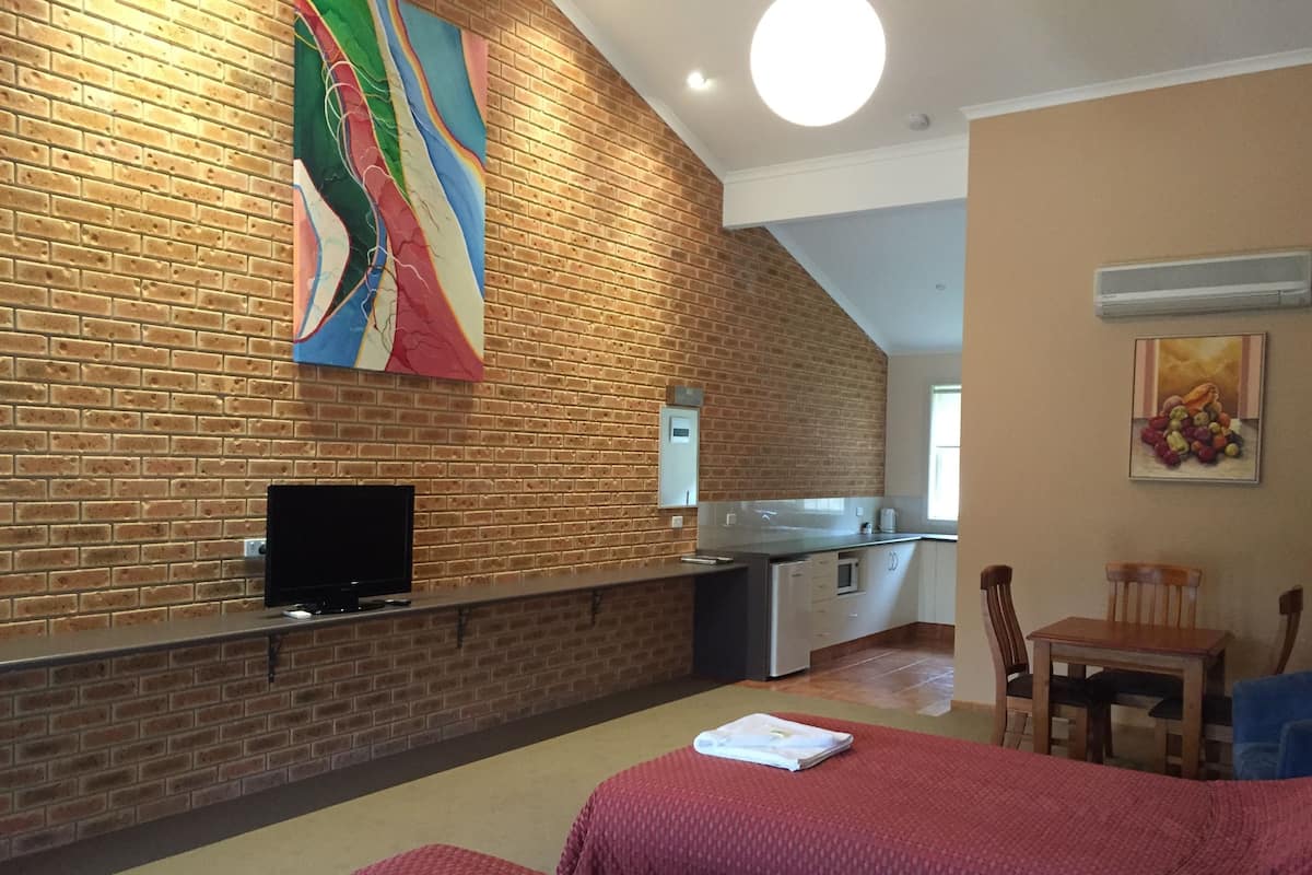 Standard Stüdyo, Sigara İçilmez, Küçük Mutfak (Studio) | Ayrı ayrı dekore edilmiş, masa, güneşlik/perde, ses yalıtımı