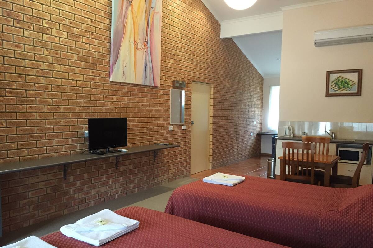 Standard Stüdyo, Sigara İçilmez, Küçük Mutfak (Disabled) | Ayrı ayrı dekore edilmiş, masa, güneşlik/perde, ses yalıtımı