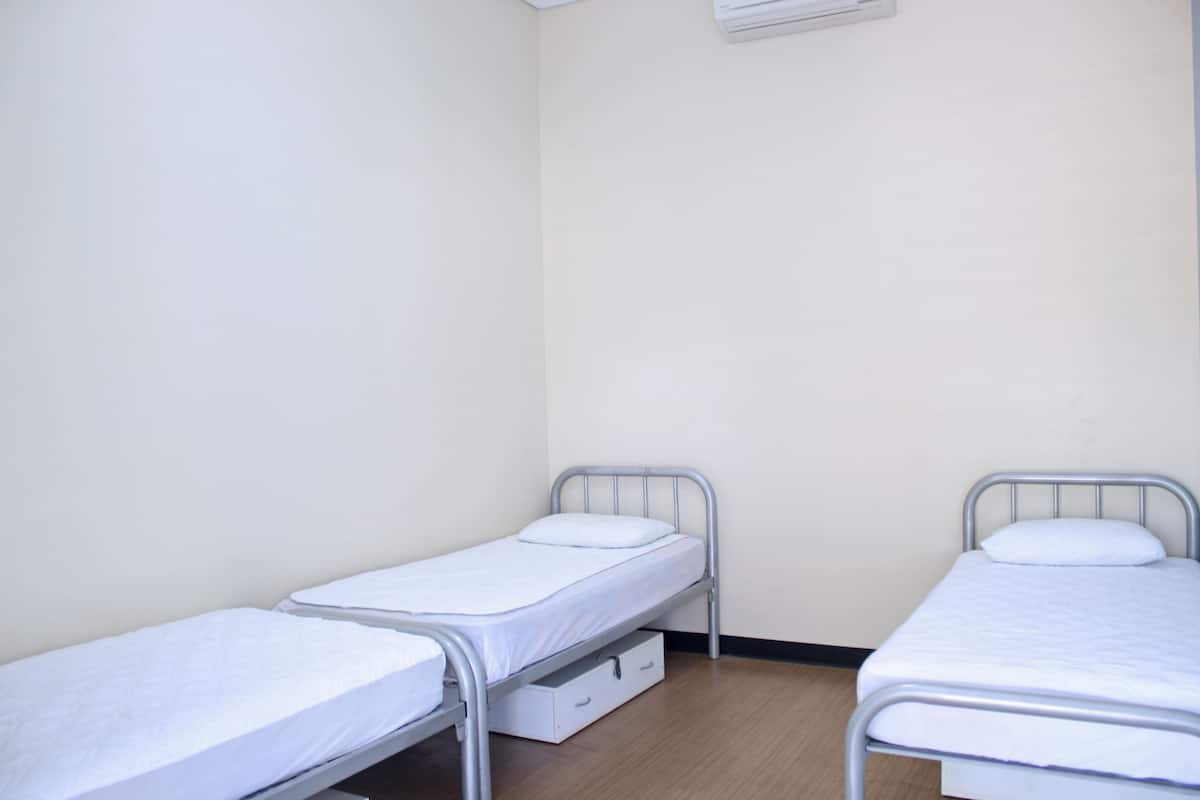Free WiFi, bed sheets