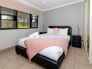 Superior 1 Bedroom Cabin | Bed sheets - BIG4 Mudgee Holiday Park (Mudgee)