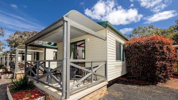 Standard 1 Bedroom Cabin | Terrace/patio