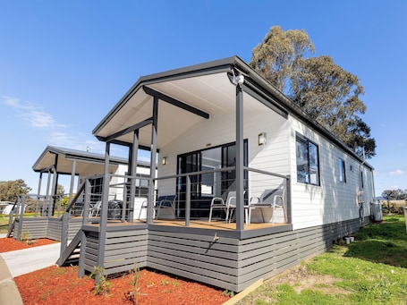 Superior 3 Bedroom Cabin | Terrace/patio. BIG4 Mudgee Holiday Park