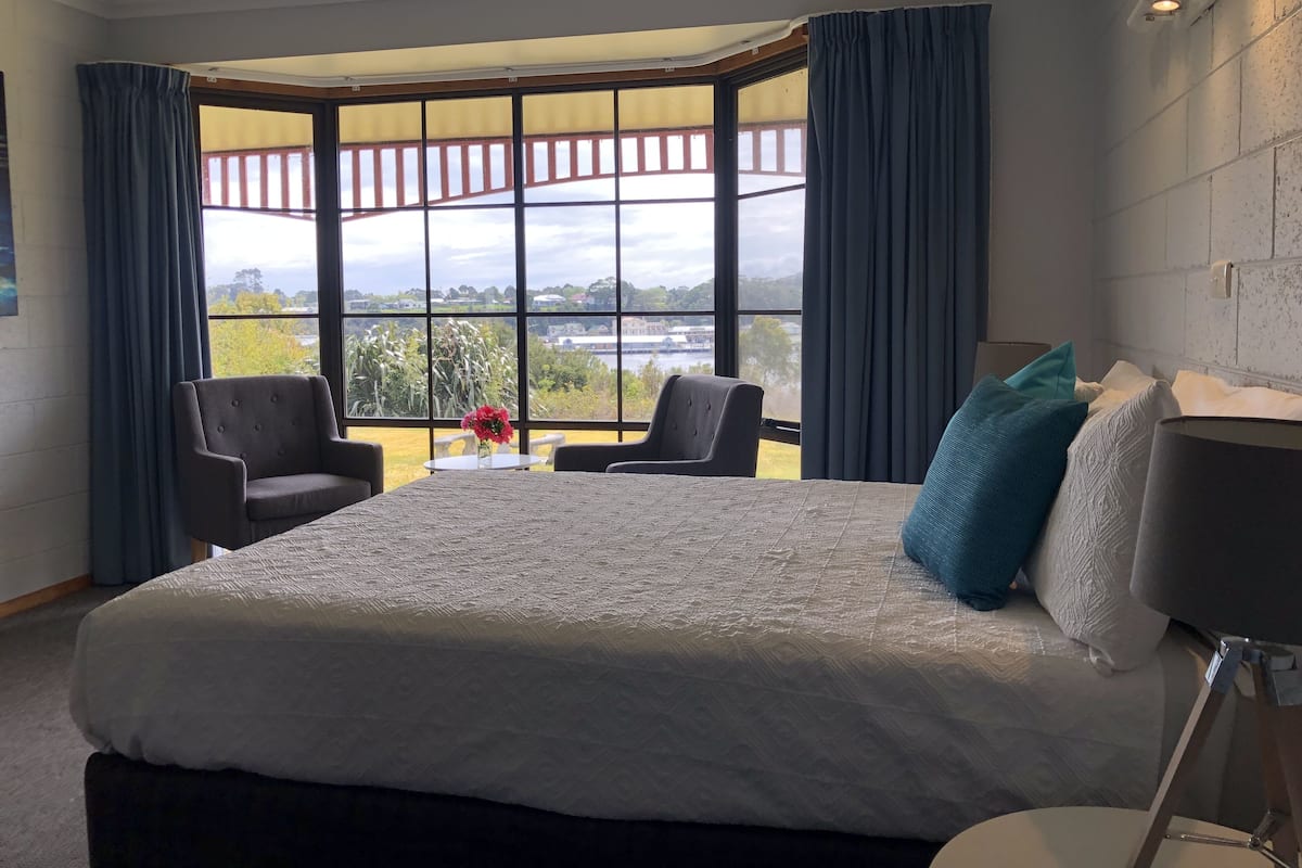 Premium bedding, individually furnished, iron/ironing board, bed sheets