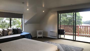Suíte estúdio romântica, 1 quarto, sacada, vista para o porto (Queen Spa Suite) | Roupas de cama premium, individualmente mobiliados