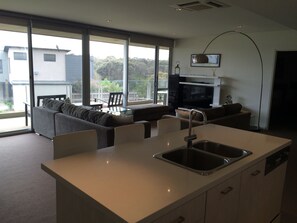 公寓, 2 間臥室 (Apt 315 Garden) | 1 間睡房、書桌、熨斗/熨衫板