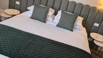 2 bedrooms, minibar, desk, laptop workspace