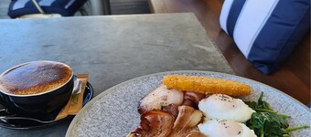 โรงแรมเมาท์แกมเบียร์