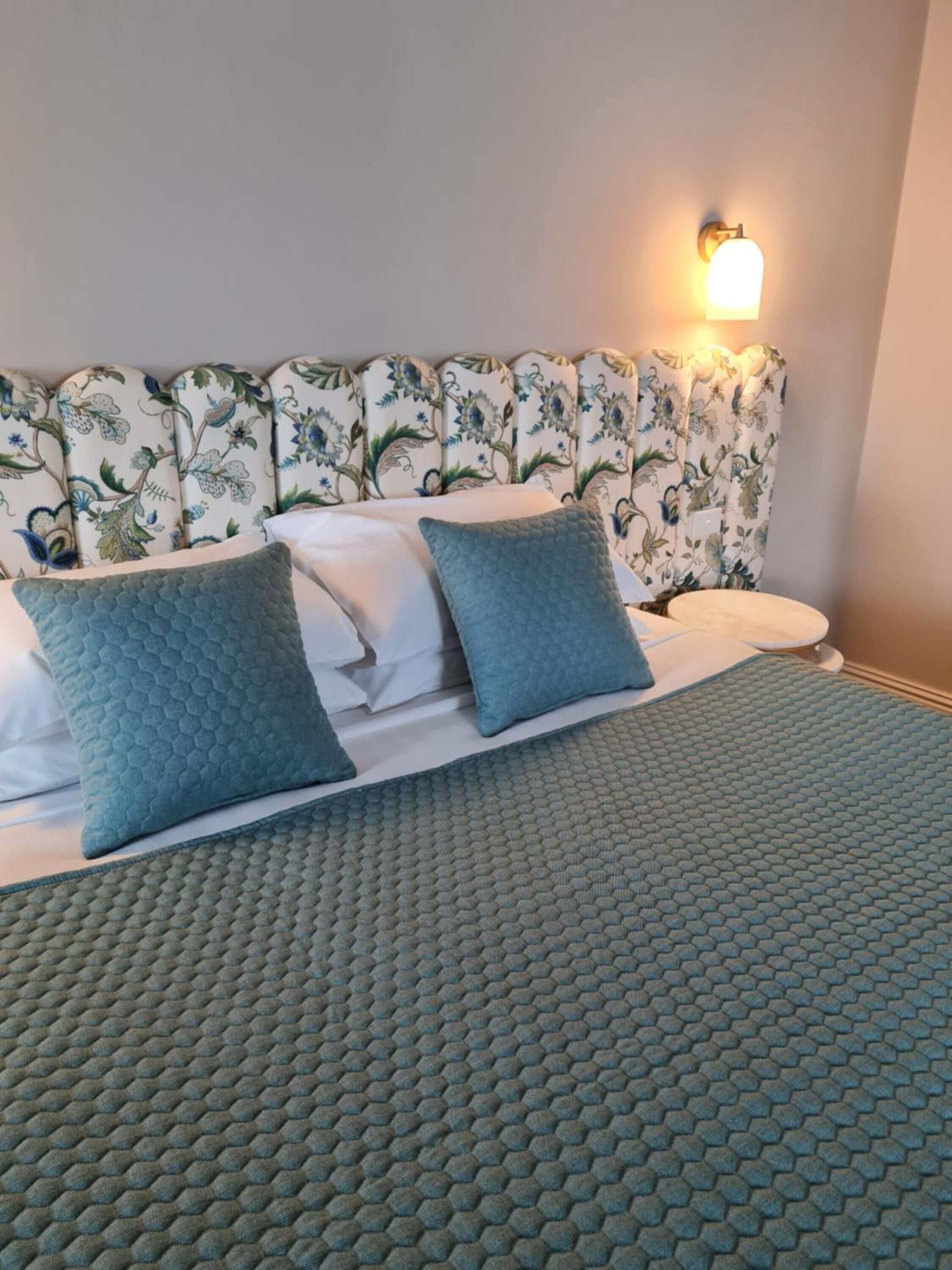 2 bedrooms, minibar, desk, laptop workspace