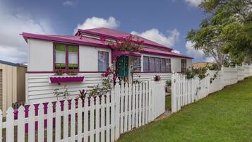 Panoramic House, 5 Bedrooms, Sea View, Sea Facing | Front of property