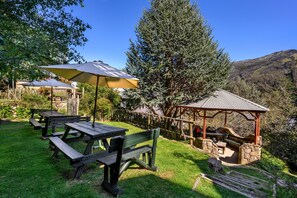 BBQ/picnic Area - Kasees Apartments & Mountain Lodge (Thredbo)