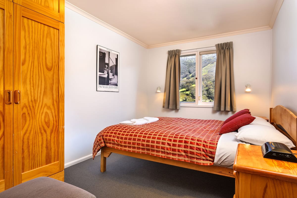 1 bedroom, blackout curtains, free WiFi, bed sheets