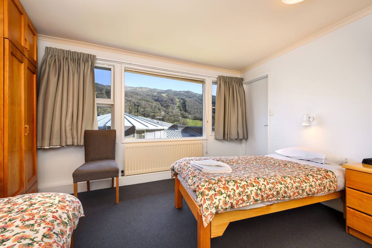 1 bedroom, blackout curtains, free WiFi, bed sheets