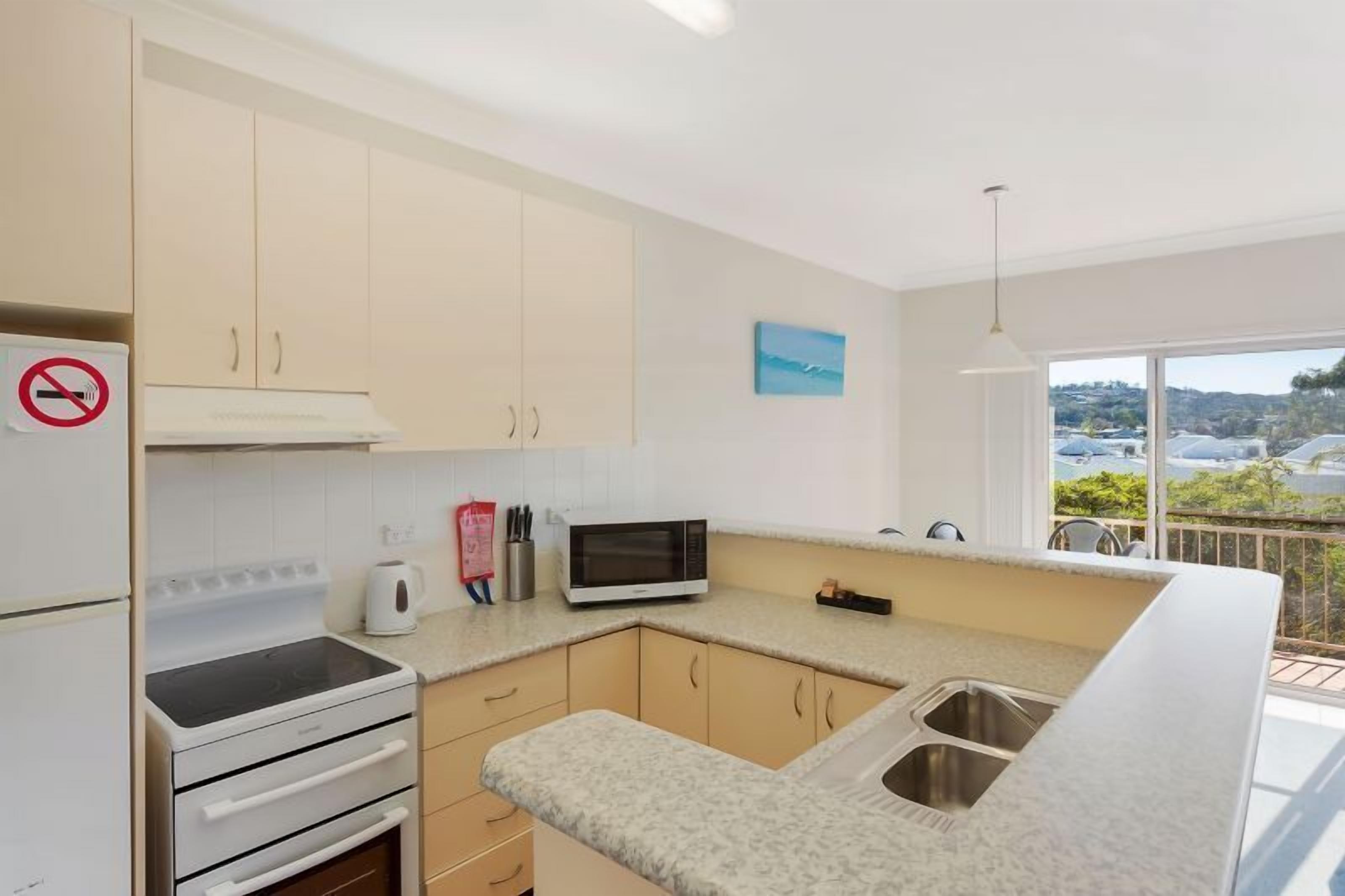 Standard Apartment, 3 Bedrooms | Private kitchen