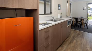 Two Bedroom Cabin - Pittwater | Private kitchen