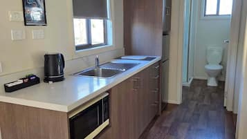 Two Bedroom Cabin - Cambridge | Private kitchen