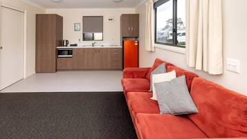 One Bedroom Cabin - Cremorne (Accessible) | Living room