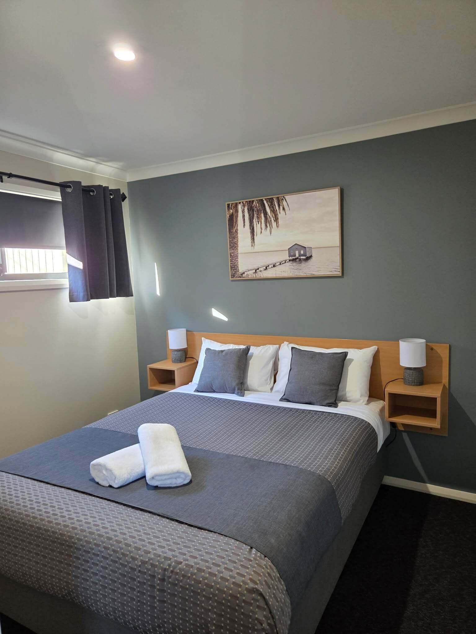 Two Bedroom Cabin - Richmond | Blackout curtains, soundproofing, free cots/infant beds, free WiFi