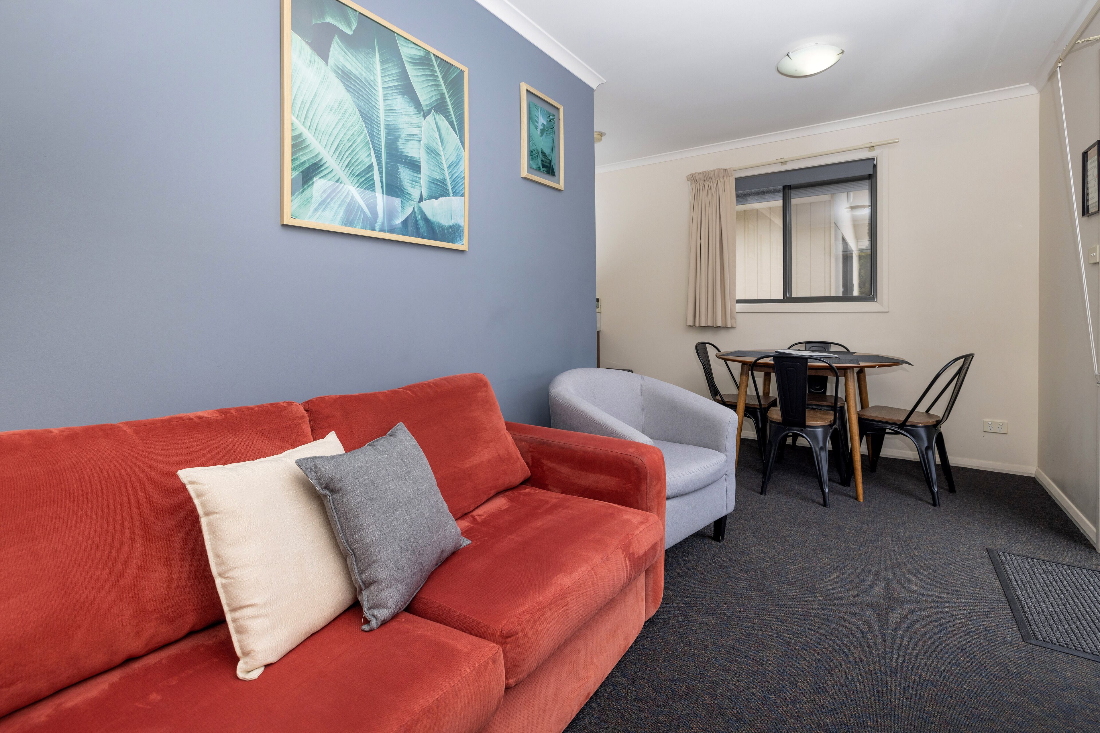 Two Bedroom Cabin - Pittwater | Living area