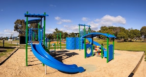 Área de juegos infantiles al aire libre