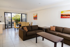 Standard Apartment, Multiple Bedrooms, Non Smoking, Kitchen (3 Bdrm - 3 Night Stay) | Interior detail - Gladstone Heights Executive Apartments (Gladstone)