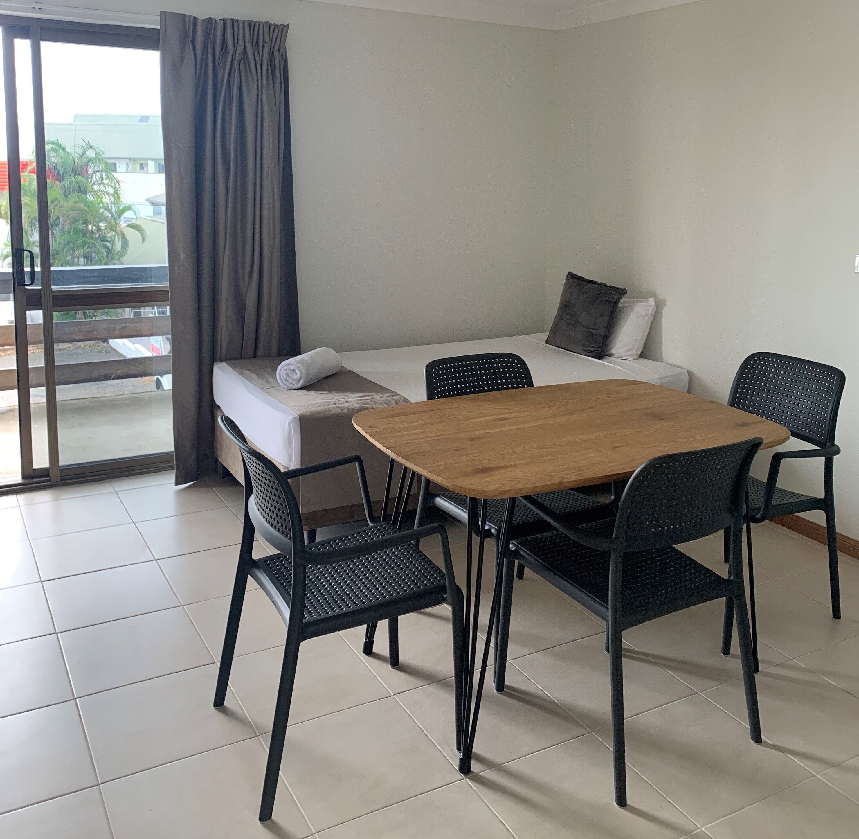 Renovated One-Bedroom Apartment | Extra beds