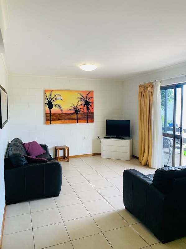 Appartement, 2 chambres | Coin séjour | Télévision à écran plat