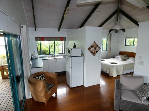 Bungalow | Caja fuerte, tabla de planchar con plancha, wifi gratis y ropa de cama