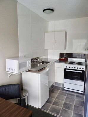 Family Suite, 1 Bedroom | Private kitchen