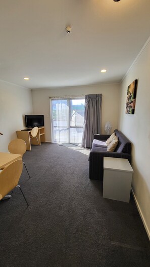 2 Storey, 2 Bedroom Unit | Living area | 32-inch LED TV with digital channels, TV - Manukau Motor Lodge (Auckland)
