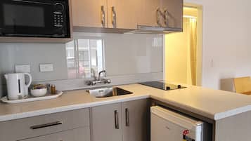 Standard Room, 2 Bedrooms | Private kitchen | Microwave, coffee/tea maker, electric kettle, toaster