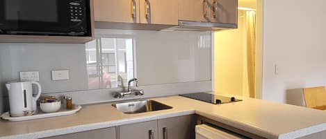 Standard Room, 2 Bedrooms | Private kitchen