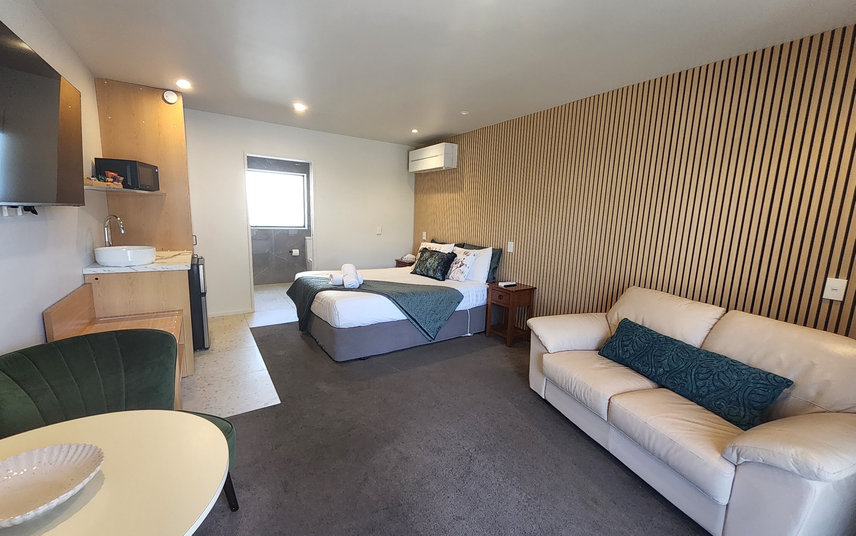 Executive Studio (No 17) | Iron/ironing board, free WiFi, bed sheets