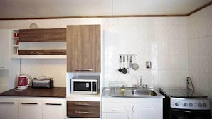 Coffee/tea maker, full-sized fridge, microwave, oven - Cabañas Ultima Esperanza (Natales)