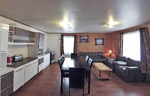 32-tommers fladskærms-tv med kabelkanaler, tv