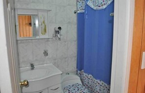 Bungalow, 1 camera da letto | Bagno | Combinazione doccia/vasca, asciugacapelli, asciugamani