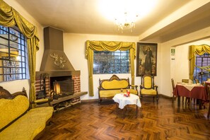 Fireplace - El Andariego (Cusco)