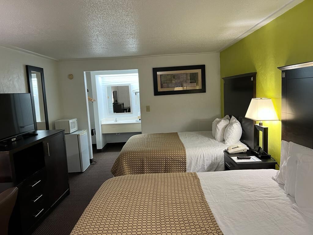 Basic dubbelrum - 2 queensize-sängar | Ljudisolering och sängkläder