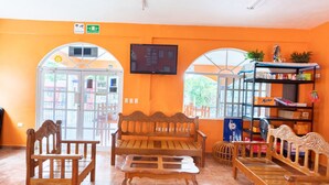 Lobby sitting area - Hotel Hacienda Bacalar (Bacalar)