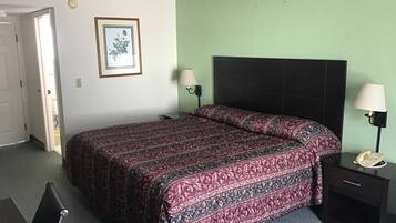 Single Room, 1 King Bed | 1 bedroom, blackout drapes, iron/ironing board, free WiFi