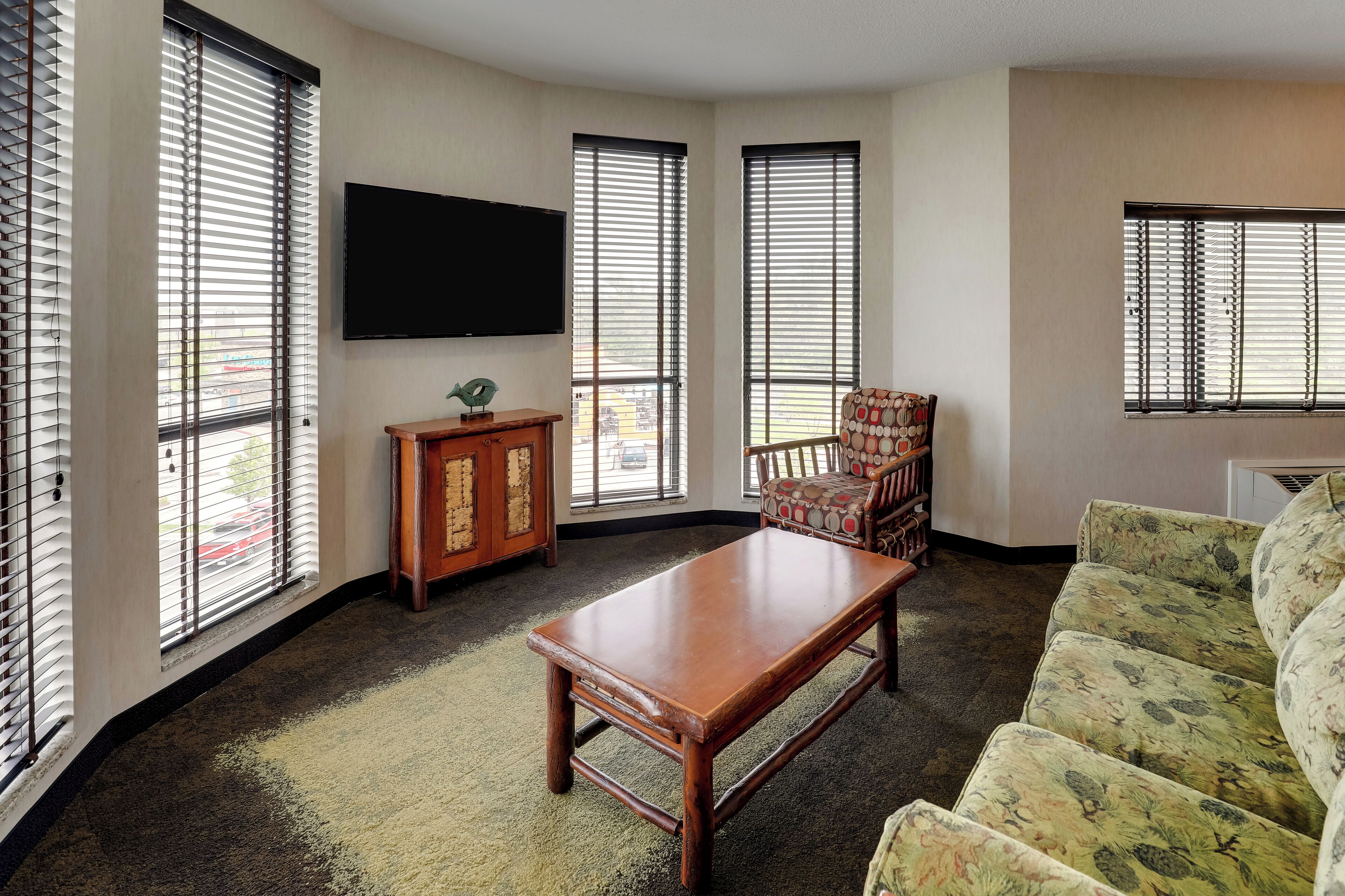 junior suite, 1 king bed with sofa bed, hot tub | 1 bedroom, desk, iron/ironing board, free cots/infant beds