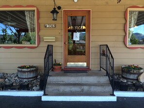 Property entrance - Caboose Motel (Durango)