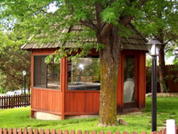 Gazebo - Caboose Motel (Durango)